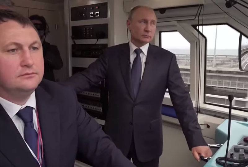 Президент открыл железнодорожное движение по Крымскому мосту