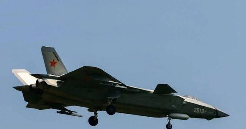 В Китае назван параметр, по которому модернизированный истребитель J-20 превзошёл F-35