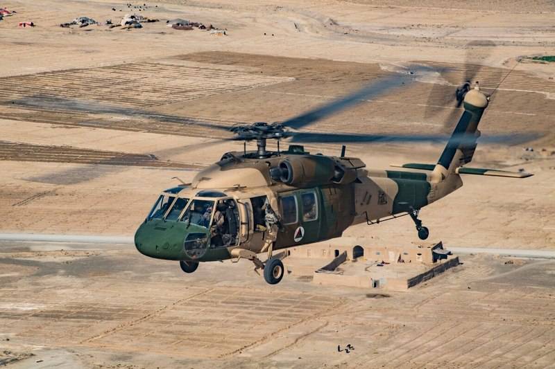 Пентагон втрое сокращает количество передаваемых Афганистану UH-60A+