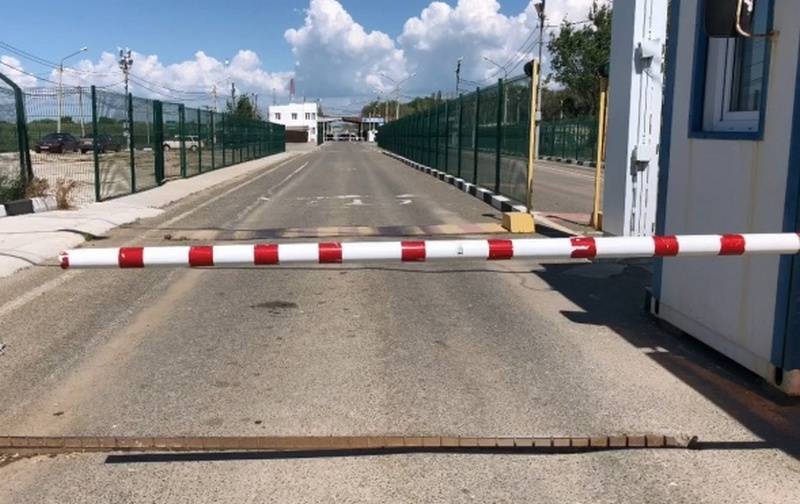 Украина временно закрыла границу с Крымом