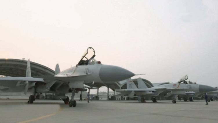 Пролетая над «Ляонином»: проблемы китайской копии Су-33