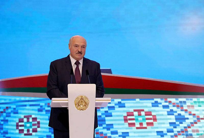 Лукашенко о Путине: Я понимаю, что воевать для сохранения Беларуси ты не можешь