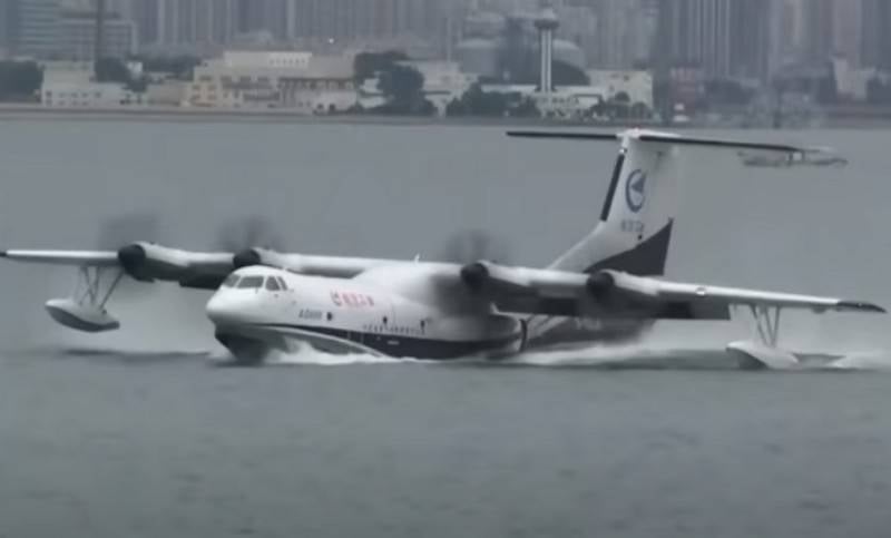 Китайский самолёт-амфибия AG600 впервые взлетел с поверхности моря