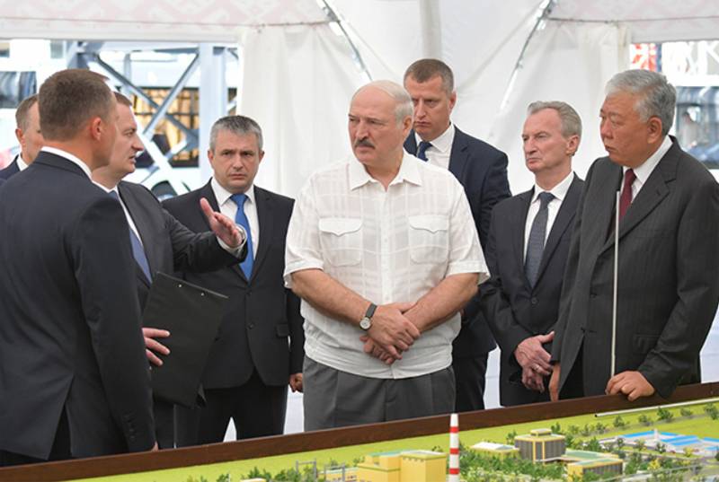 Лукашенко назвал россиян в числе тех, кто «перекрестится» в случае забастовок на предприятиях Беларуси