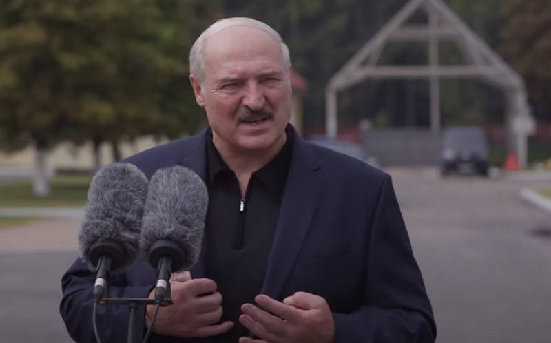 Лукашенко потребовал от военных защитить территориальную целостность республики