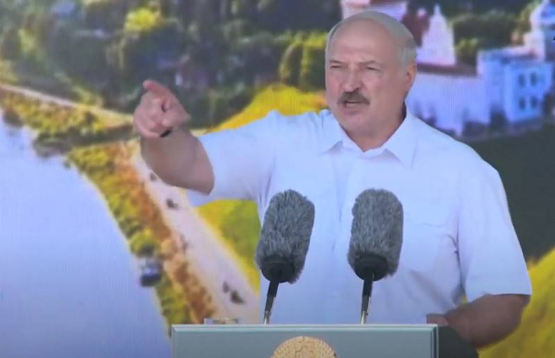 «С понедельника замок на ворота»: Лукашенко поручил закрыть бастующие предприятия