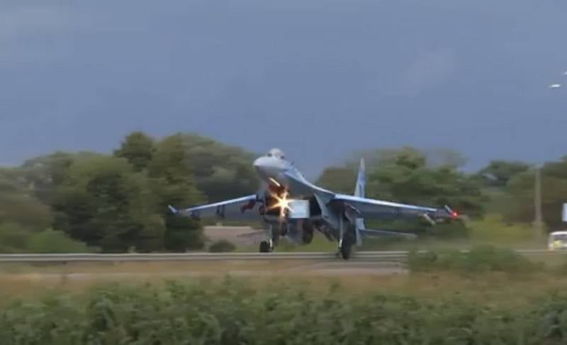 Украинский Су-27 сбил дорожный знак