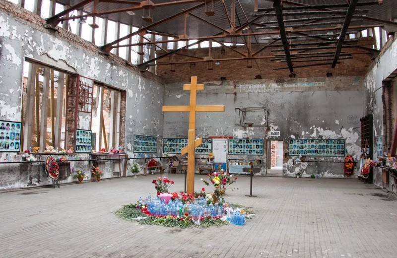 «Не вернулись со школьной линейки»: в Беслане вспоминают жертв теракта в школе