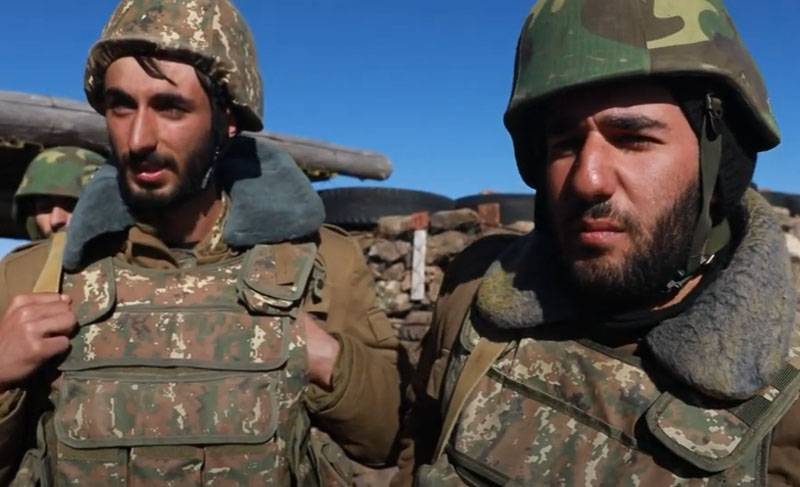 Армянская сторона показала позиции пограничников Арцаха и уничтожение бронетехники Азербайджана