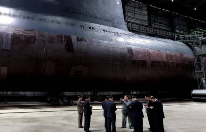 Северная Корея строит две подводные лодки, способные нести баллистические ракеты