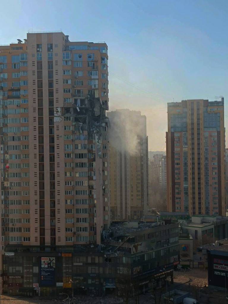 Попадание украинской ракеты в многоэтажку в Киеве пытаются выдать за прилёт российского «Калибра»