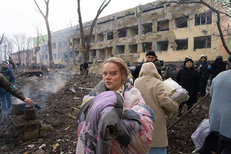 Фейк с участием беременной модели о «бомбардировке Мариуполя» войсками РФ был разоблачен
