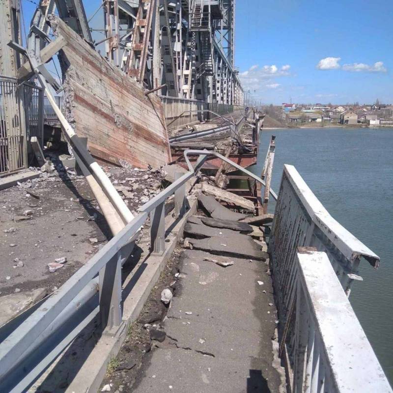 Очередной удар высокоточными ракетами не позволил властям Одессы восстановить движение по мосту через Днестровский лиман