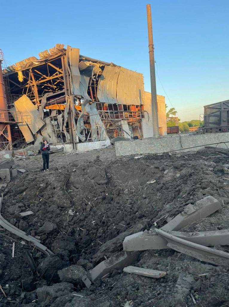 Украинская сторона показала последствия ракетного удара по Панютинскому ремонтному заводу