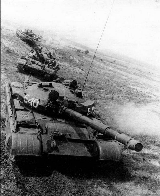 Советские Т-62М на марше. Источник: arsenal-info.ru