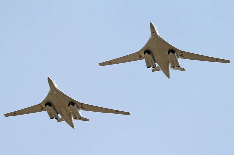 Пара российских стратегов Ту-160 совершила полёт над водами Баренцева моря