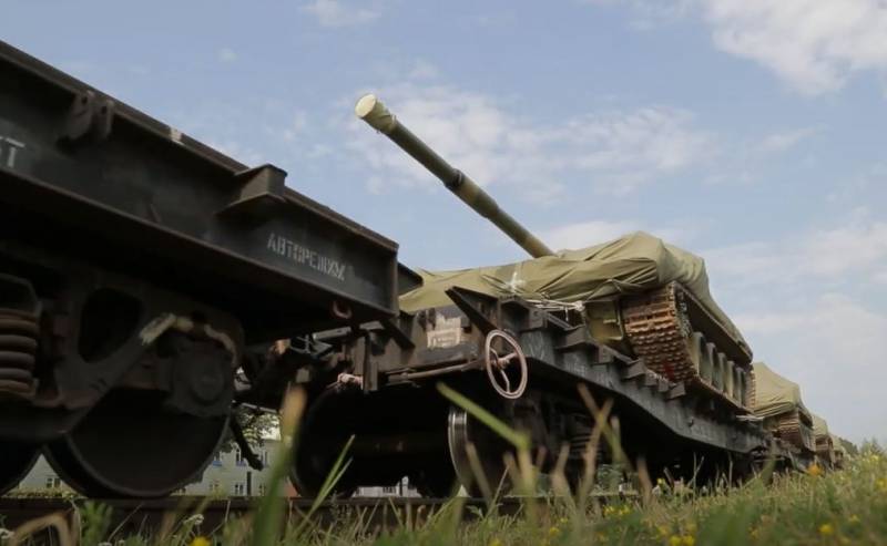 Новая партия танков Т-90М «Прорыв» и инженерных машин БРЭМ-1М передана военным