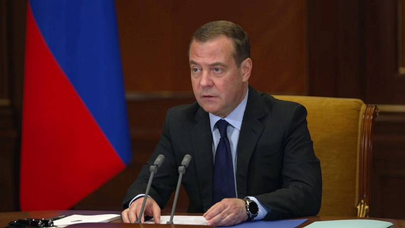 Медведев - странам Запада: Не надо пугать нас разговорами про удар НАТО по Крыму
