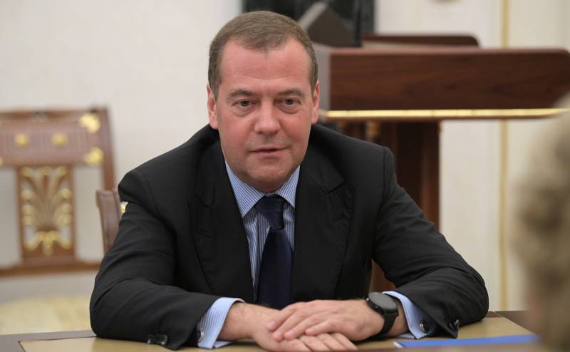 Медведев назвал ультиматумы Зеленскому «детской разминкой» перед капитуляцией Украины