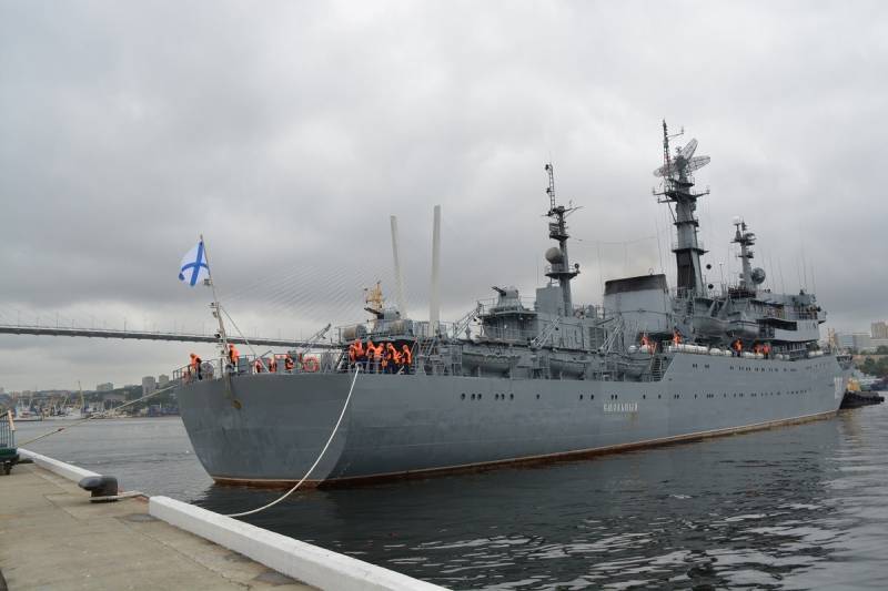 Учебный корабль «Смольный» по Северному морскому пути прибыл из Кронштадта во Владивосток