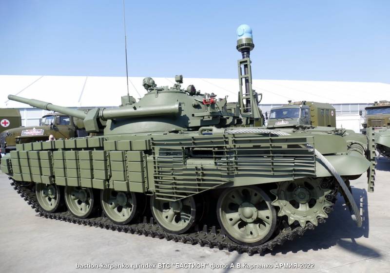 Вид на левый борт модернизированного Т-62М. Видна складная мачта МГОЭС в корме башни. Источник: nevskii-bastion.ru
