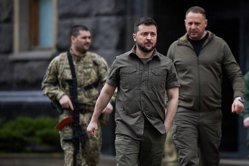 Украинский журналист Бутусов: Зеленский разжигает внутренний конфликт среди командования ВСУ