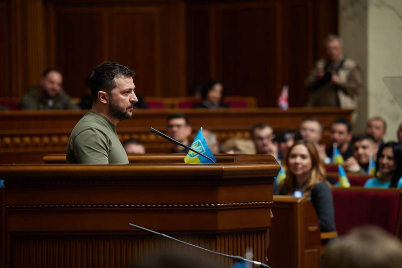 Зеленский отменил свои указы об участии Киева в Трёхсторонней контактной группе