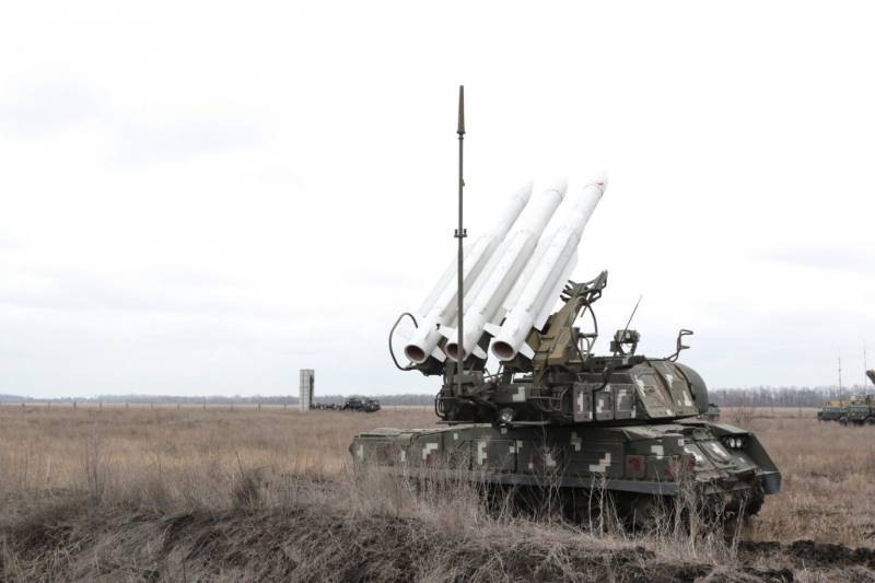 Источник сообщил о доработке западными специалистами украинских ЗРК «Бук-М1» и «Оса-АКМ»