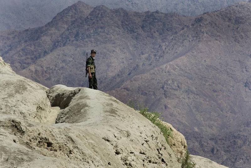 Власти Таджикистана сообщили о передислокации афганских террористов к границе республики
