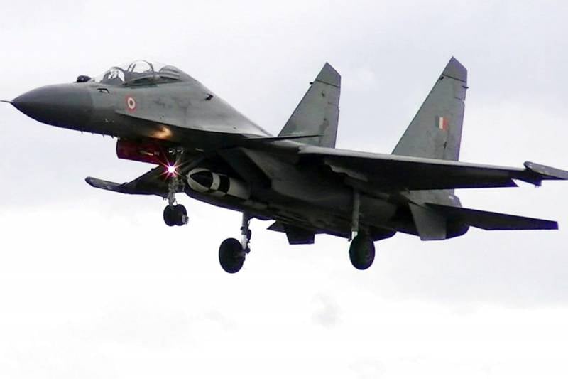 Индия дополнительно закупит самолеты Су-30МКИ и вооружит их ракетами повышенной дальности