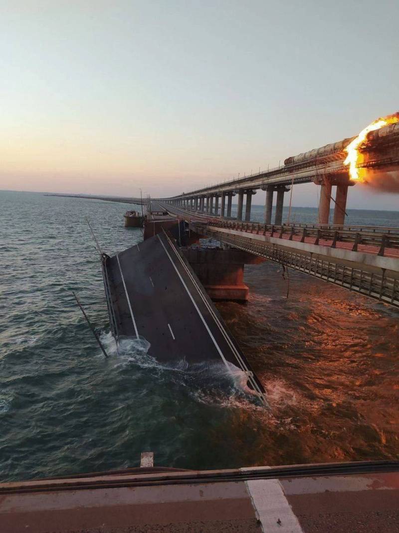 НАК: На Крымском мосту произошёл взрыв грузовика