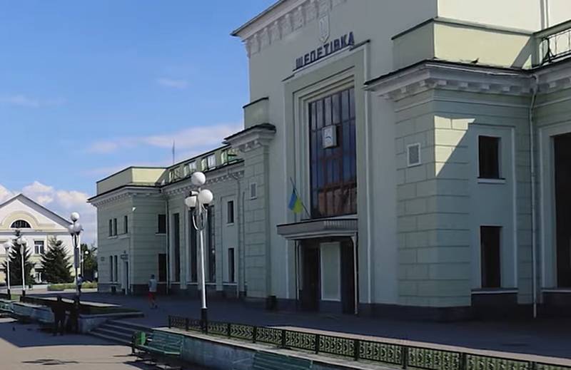 Поражены железнодорожный узел, ремонтный завод и объекты 11-го зенитного ракетного полка ВСУ в городе Шепетовка