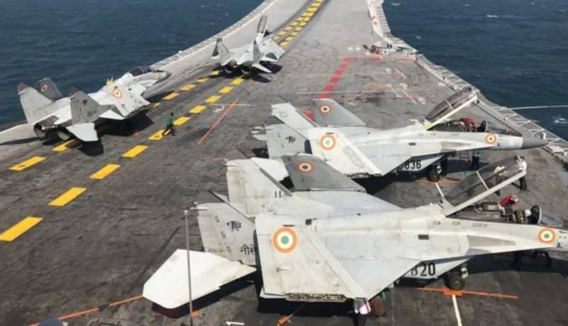 Палубный истребитель МиГ-29К ВМС Индии потерпел крушение недалеко от Гоа