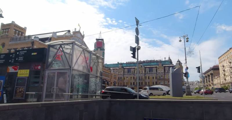Казахстан эвакуировал большинство своих сотрудников из посольства в Киеве в Варшаву