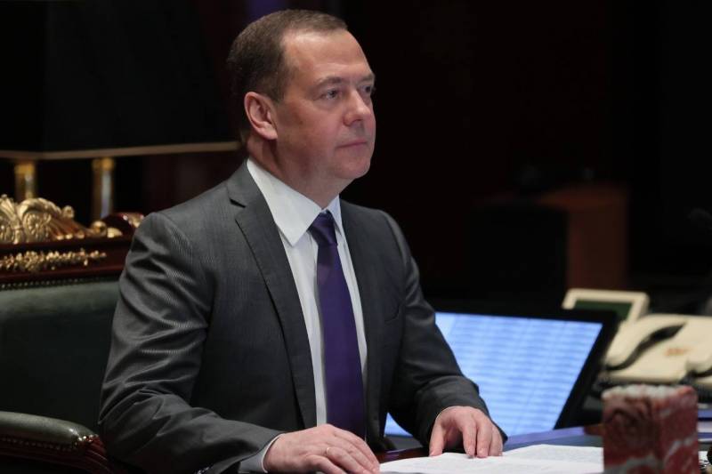 Медведев: Каждая страна вправе использовать военную силу для защиты своих граждан за рубежом