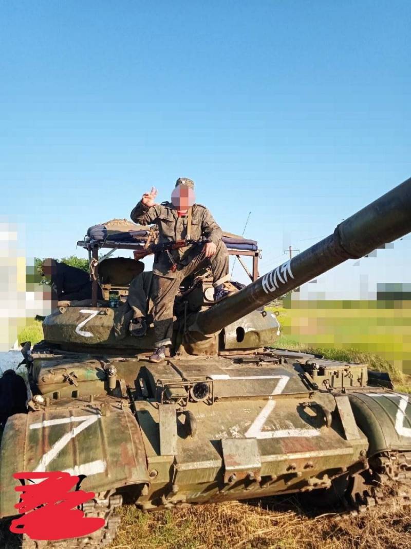 Многие Т-62М тоже получили «козырьки».