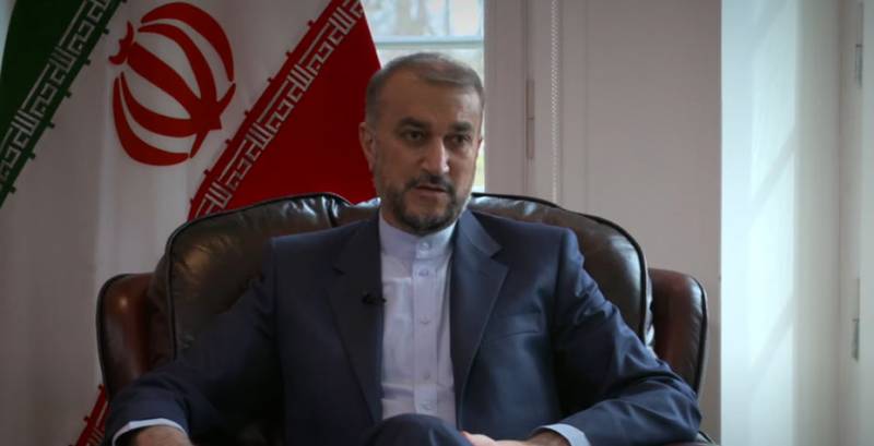 Глава МИД Ирана в телефонном разговоре с украинским министром пояснил иранскую позицию по поставкам оружия за рубеж