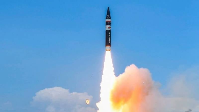 Индия провела испытания баллистической ракеты средней дальности, способной нести ядерную боеголовку