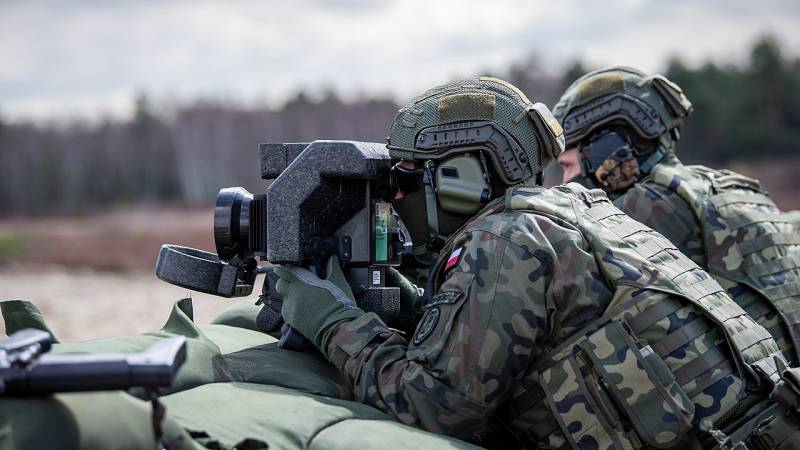 Украинские медиа сообщили о переброске войск Польши к границам с Белоруссией