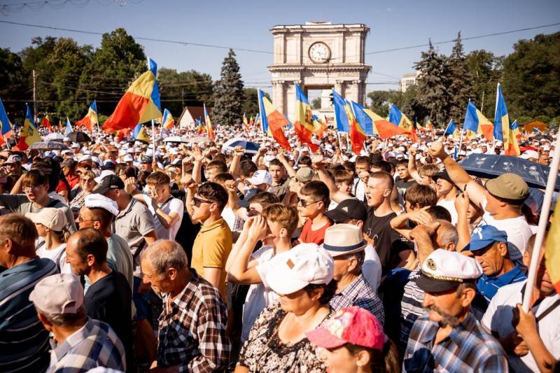 Власти Молдавии собираются запретить партию, которая организует акции протеста