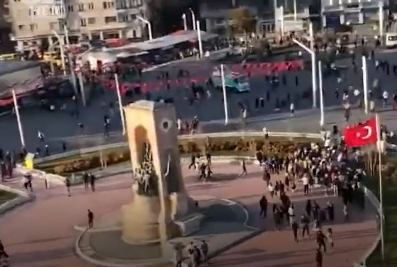 Террорист-смертник привёл в действие взрывное устройство в центре Стамбула