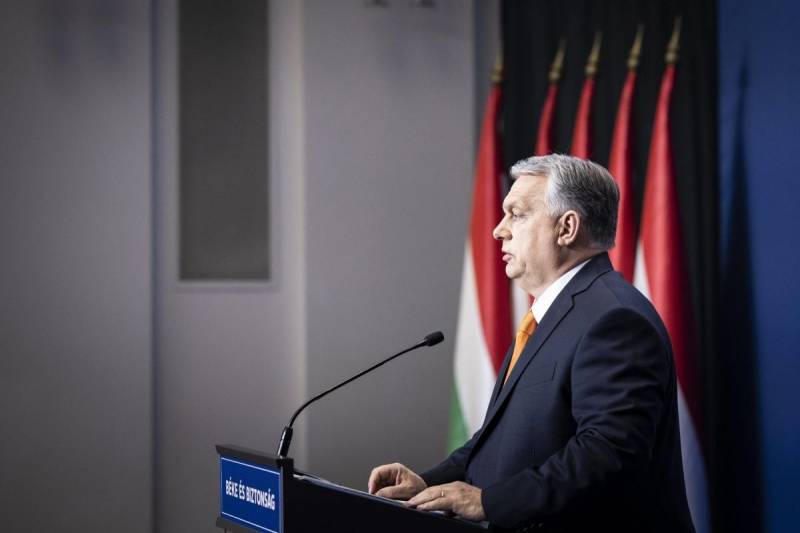 В Офисе Зеленского отреагировали на появление Орбана с картой «Великой Венгрии», куда вошла часть Украины