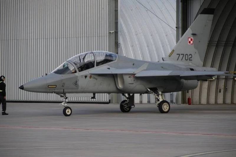 В Польшу прибыла последняя партия учебно-боевых самолётов М-346 Master для замены устаревших УТС TS-11