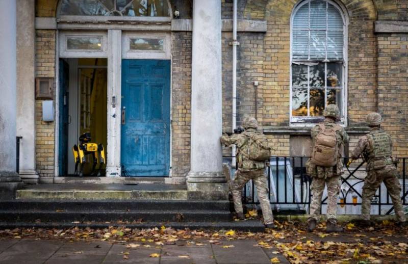 В Великобритании с помощью новых технологий проверяют возможности действий пехоты в городской среде
