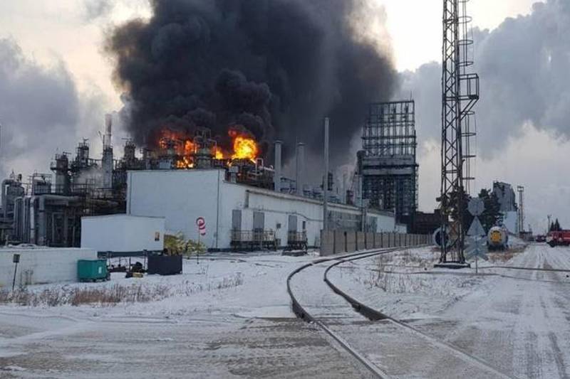 Причиной пожара на Ангарском нефтеперерабатывающем заводе стал взрыв
