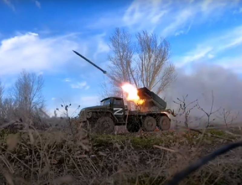 Российские войска продолжают продвижение в Марьинке, на Украине опять воздушная тревога