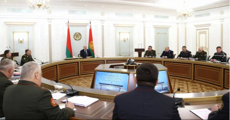 Лукашенко заявил о возможной военной агрессии против Белоруссии