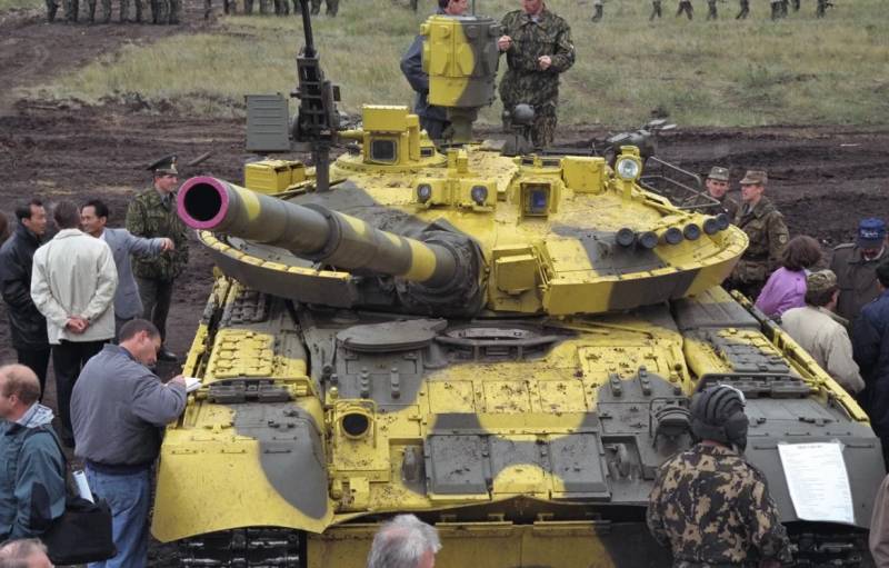 Т-80УМ-1 с КАЗ "Арена". Источник: military-az.com