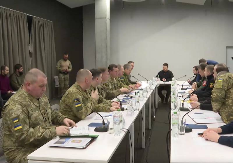 Президент Украины Зеленский провел совещание с военными во Львове из-за российско-белорусских учений