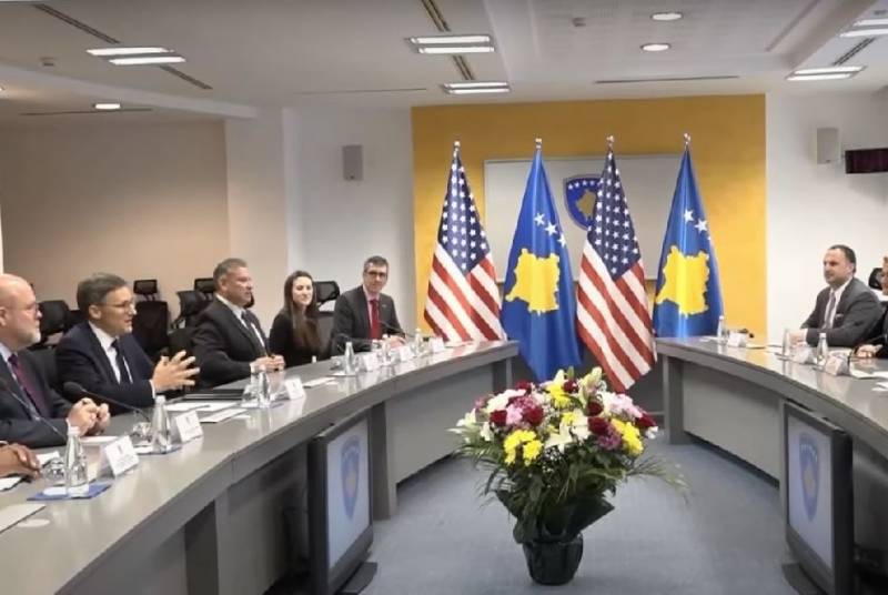 Советник Госдепартамента США посетил Белград и Приштину, призвав Сербию к антироссийским санкциям